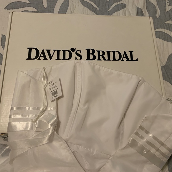 David's Bridal White Strapless Satin Wedding Dress - Size 16 - New in Box - Picture 4 of 16
